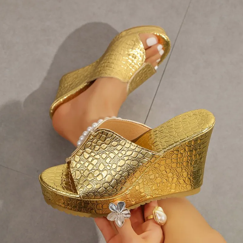 

Fashion Wedge Heeled Gold Sandals Women 2026 Summer Peep Toe Chunky Platform Slippers Woman Plus Size 43 High Heel Party Sandles