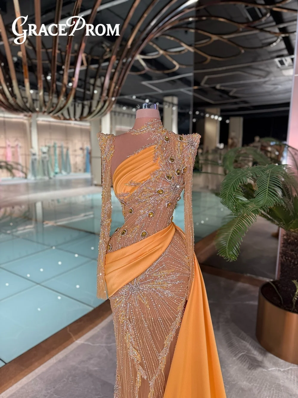 

Luxurious Long-Sleeved Evening Dress Classic A-Line Beaded Crystal Evening Gown Charming Crew Neck Floor-Length Party Gown