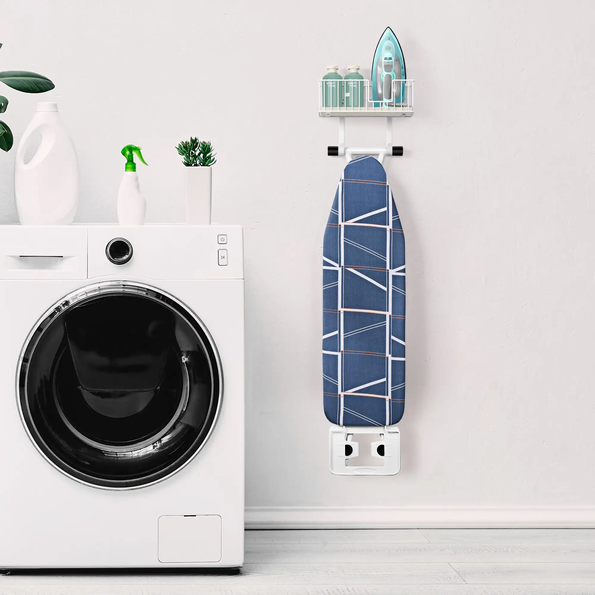 شماعة لوح كي مثبتة على الحائط لساق T وساق Y مع سلة تخزين وخطافات قابلة للتعديل، باللون الأبيض