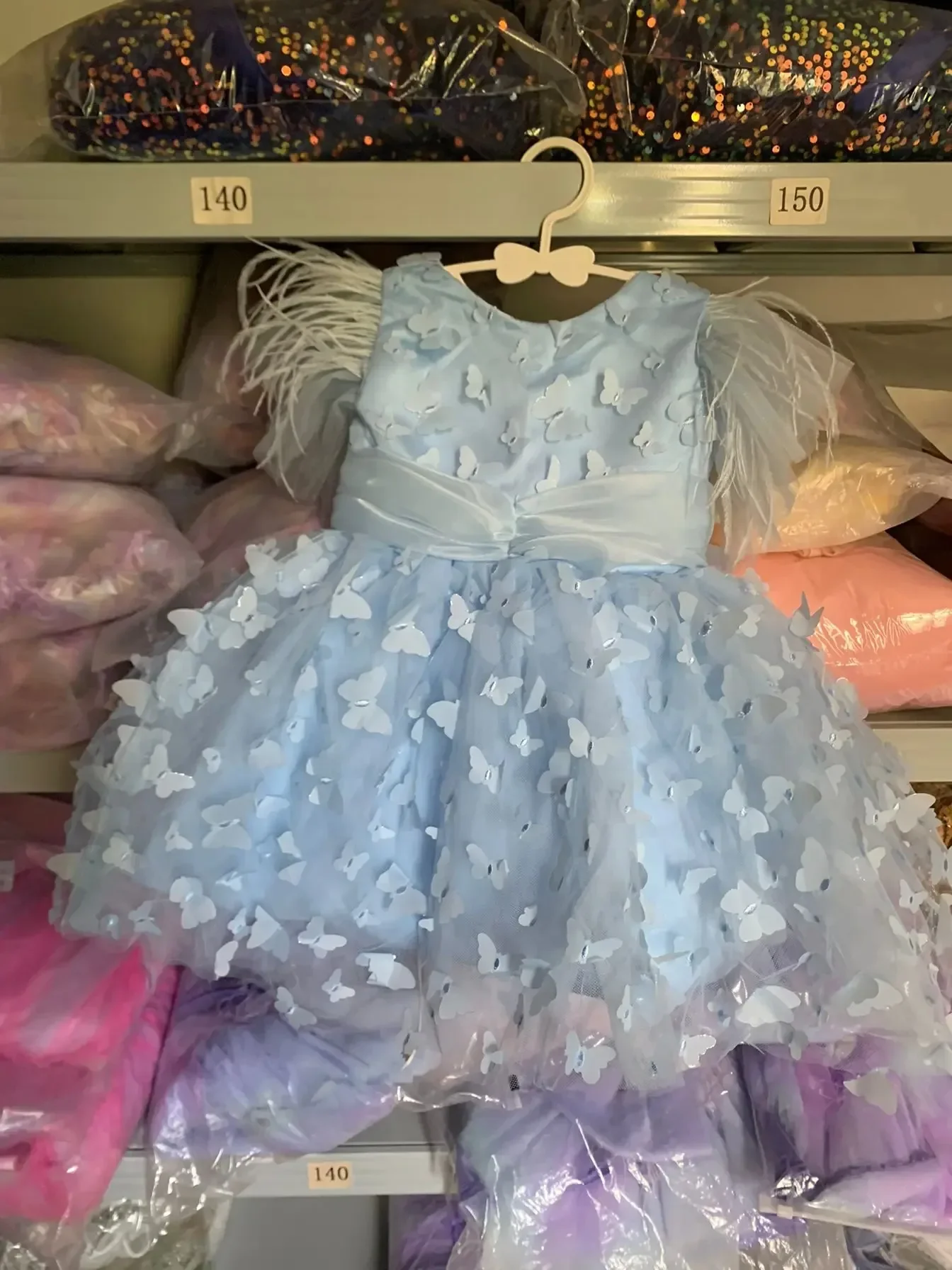 فساتين فتاة الزهور باللون الأزرق السماوي لحفلات الزفاف على شكل فراشة بطول الركبة للفتيات والأطفال لأعياد الميلاد فستان التواصل المقدس الأول حسب الطلب