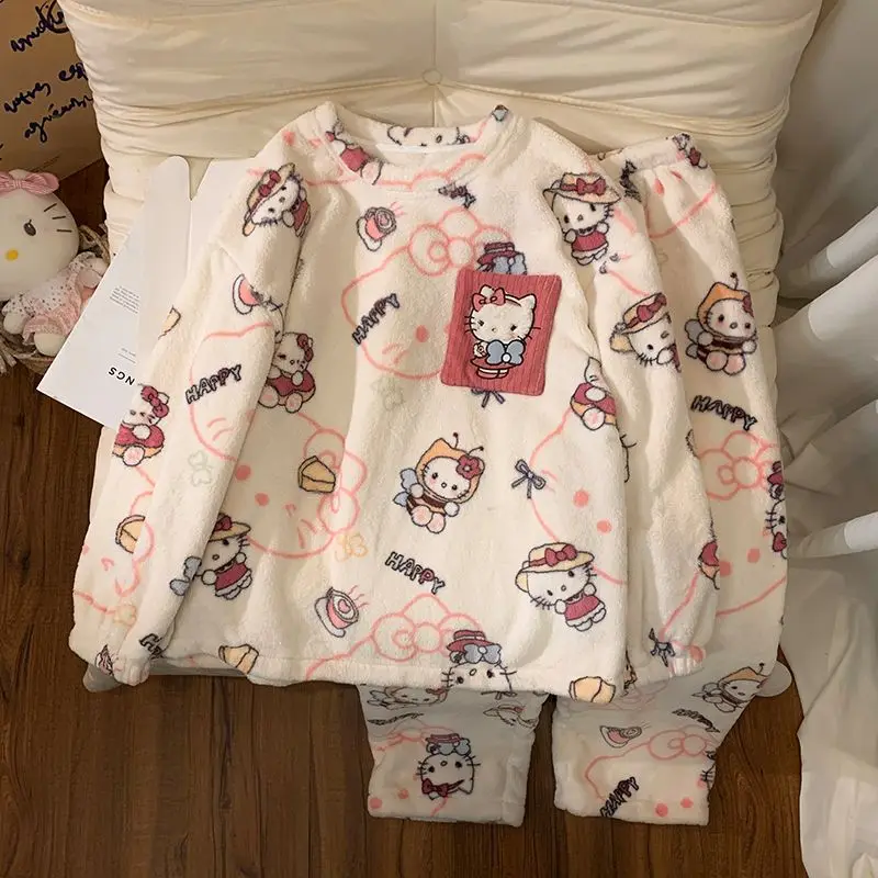 طقم بيجامة من الصوف المرجاني هالو كيتي 2025 ملابس نوم شتوية من الفلانيل للنساء ملابس نوم كرتونية لطيفة ملابس منزلية حرارية مريحة