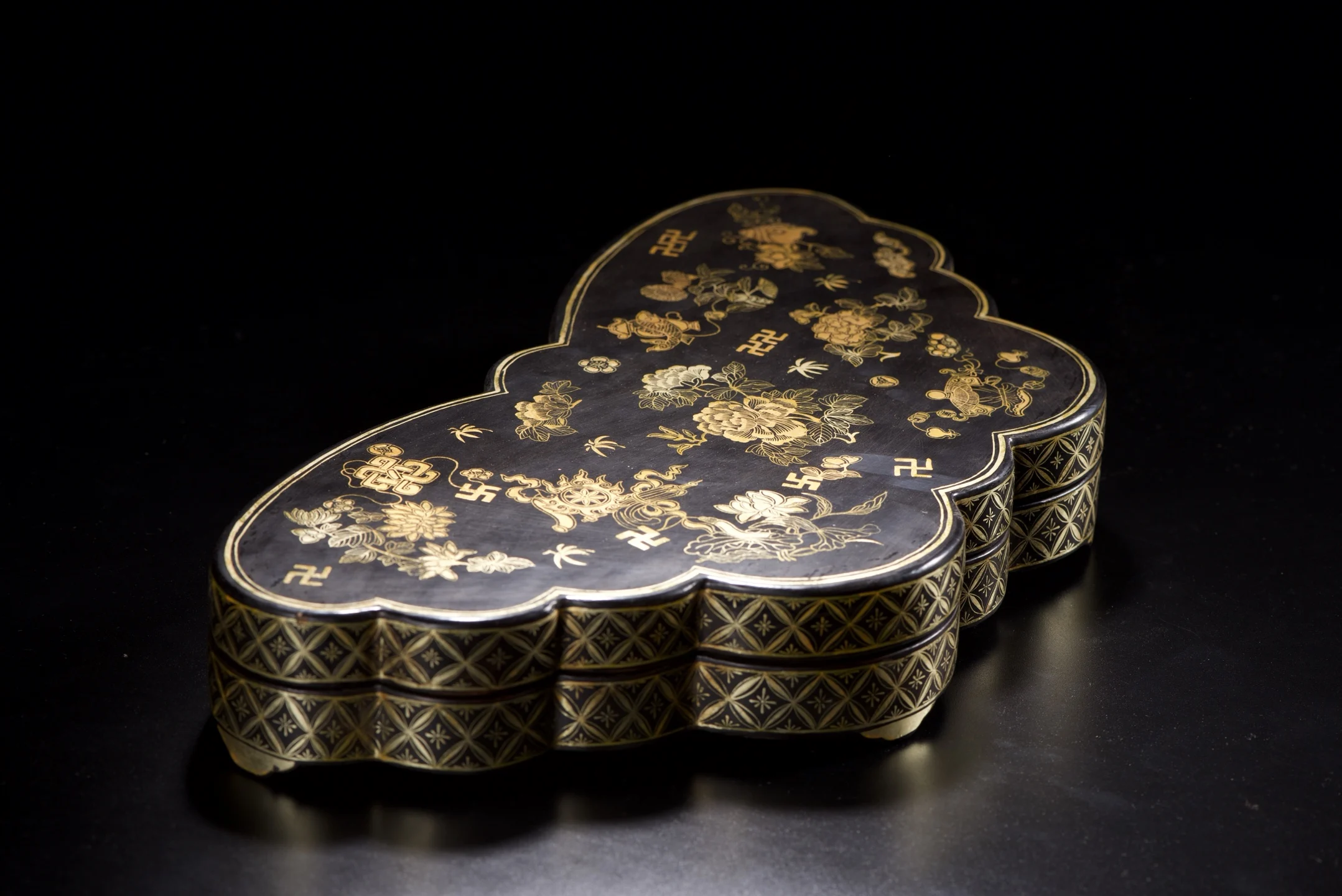 Old Wood Lacquerware Outline in gold Flower Buddha symbol pattern Butterfly shaped box storage box Butterfly Box Town house