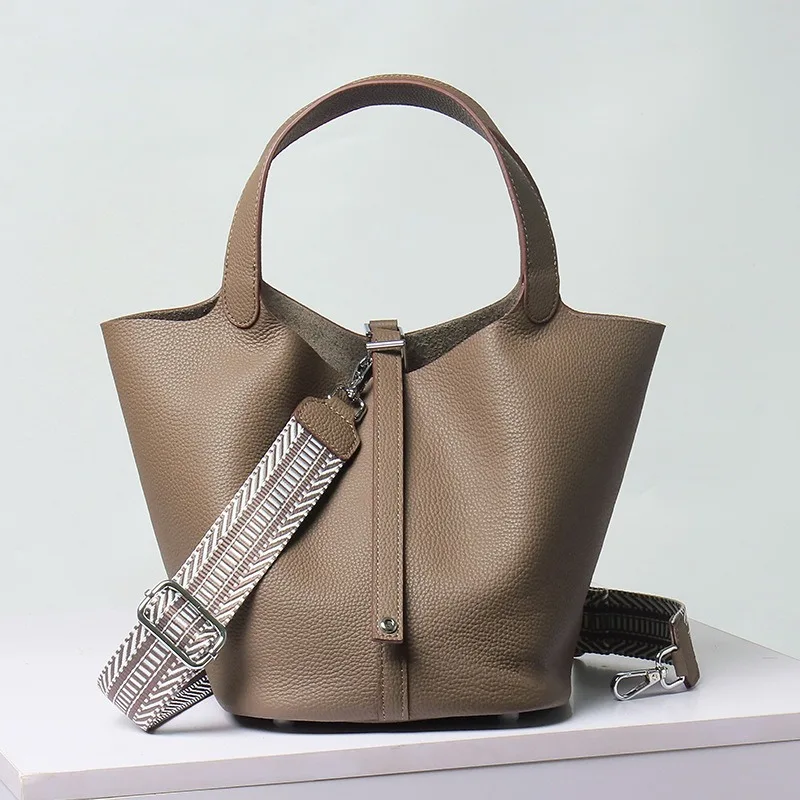 

2025Genuine Leather Lock Design Bucket Bag Vegetable Basket Fashionable and Versatile Shoulder Handbag