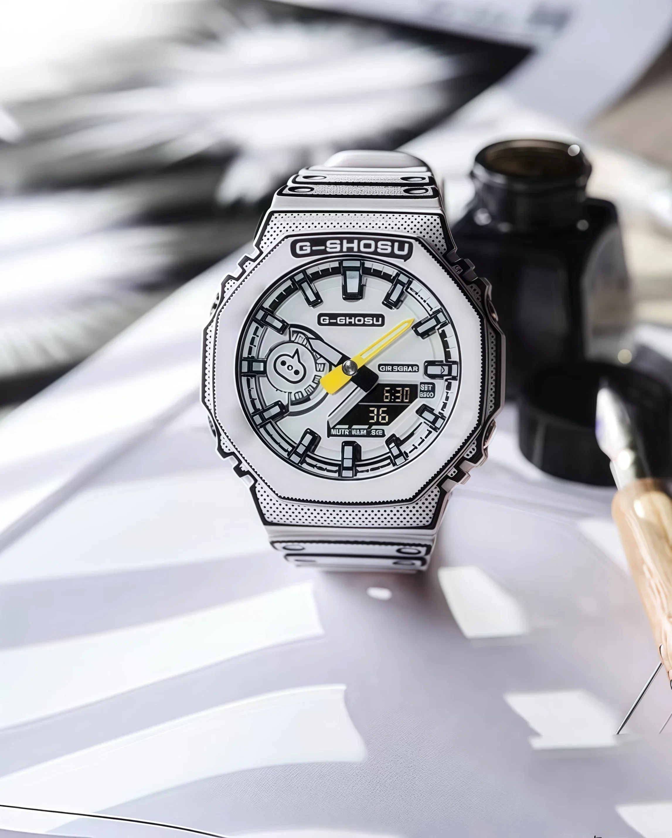 ساعة كوميدية إلكترونية رقمية بإضاءة LED بشاشة مزدوجة وظيفة كاملة ومجموعة بلوط كبيرة الحجم بتوقيت عالمي