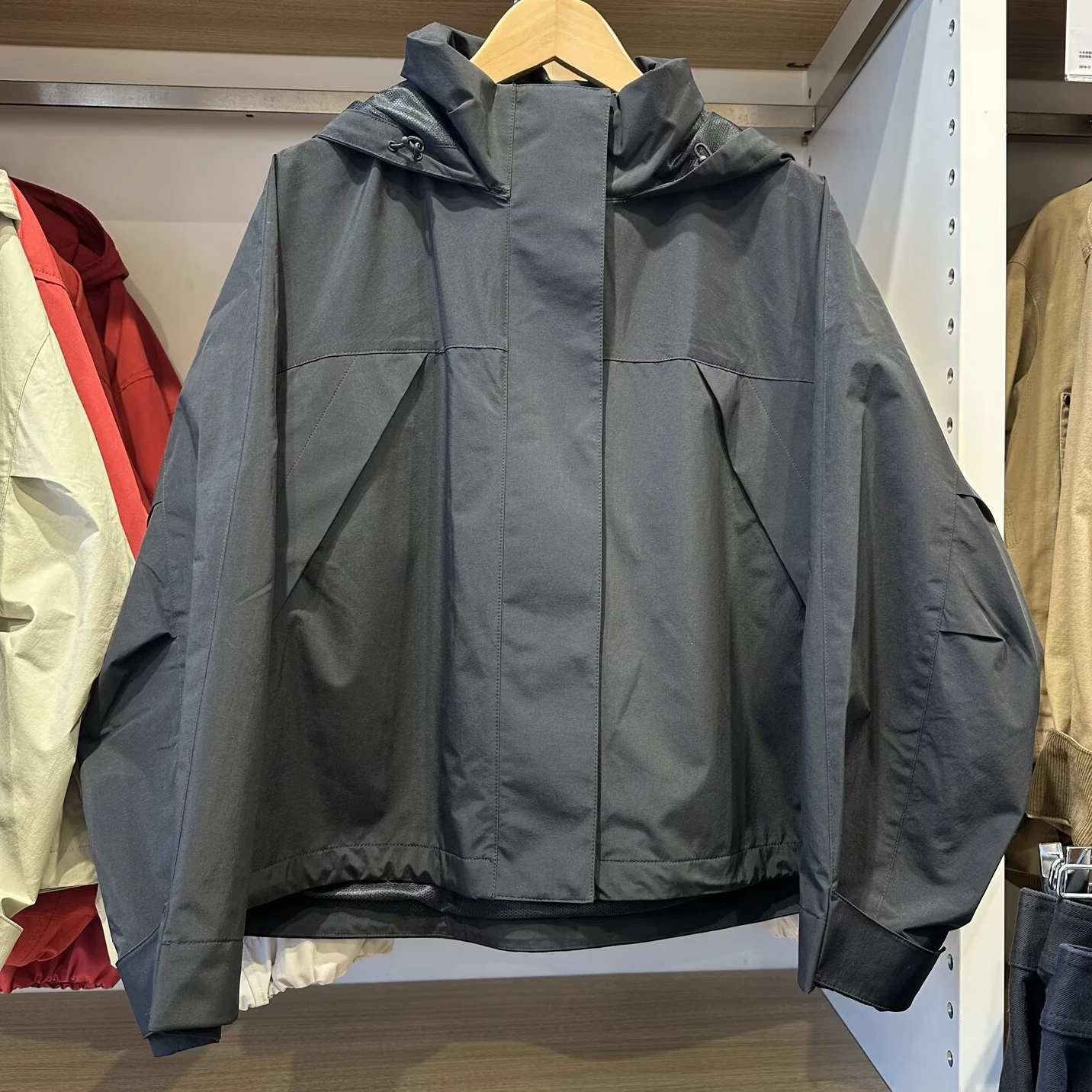 Jaqueta Feminina Corta-Vento de Outono/Primavera, Casaco Moderno de Alta Qualidade com Capuz e Gola Alta, Estilo Streetwear