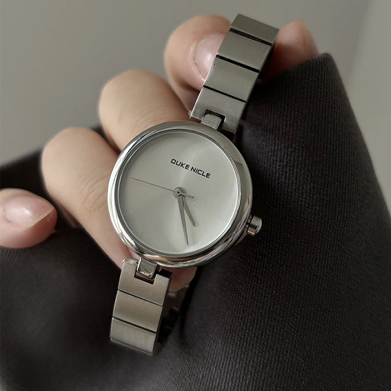 Women's elegant and sophisticated stainless steel wristwatch, a new 2025 stylesimple and stylish. High-end luxury women's watch.