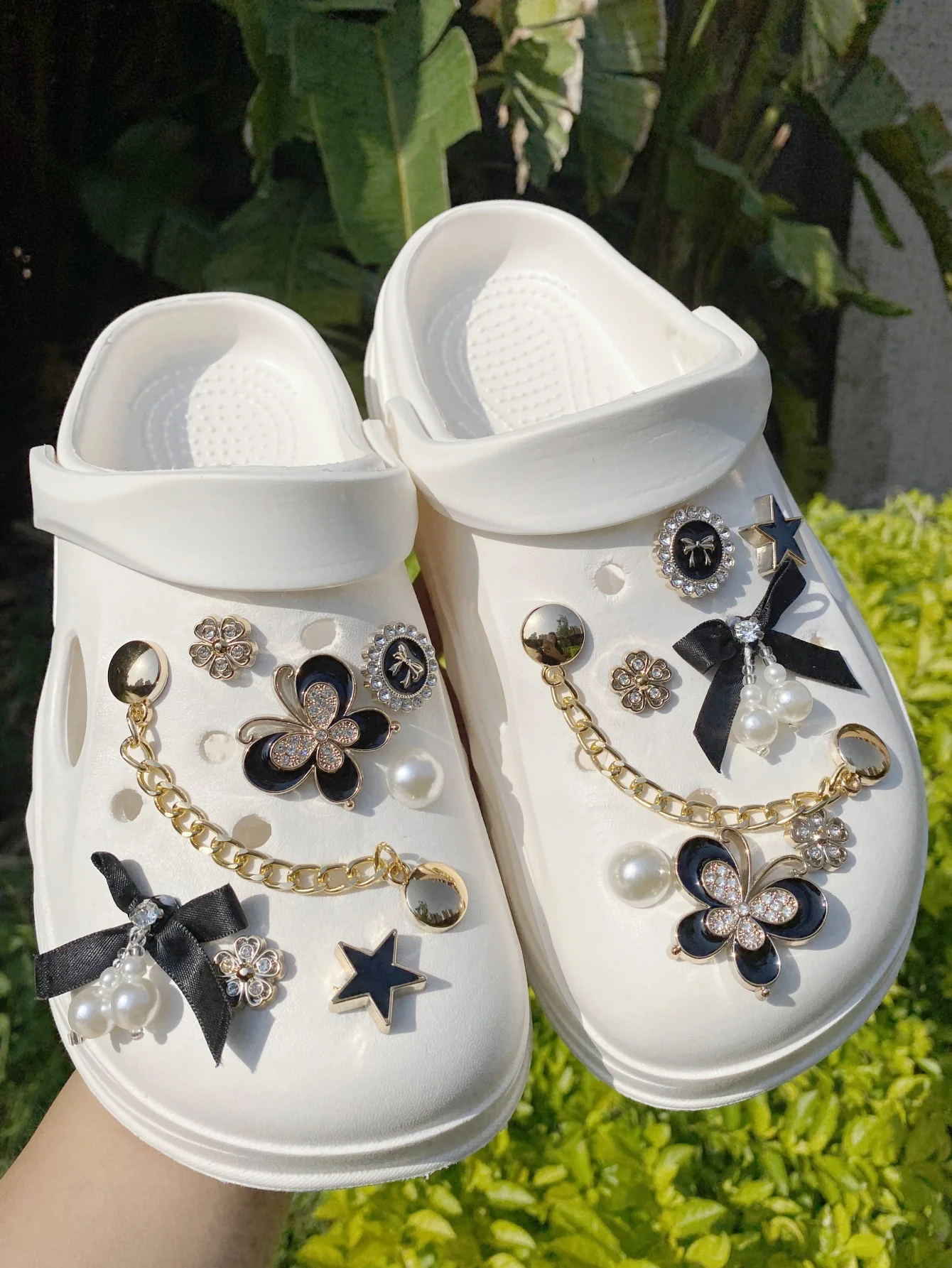 18 pieces of casual ABS golden chain, black bow, ABS pearl, small flower, butterfly shoe buckle DIY decoration, multi-functional
