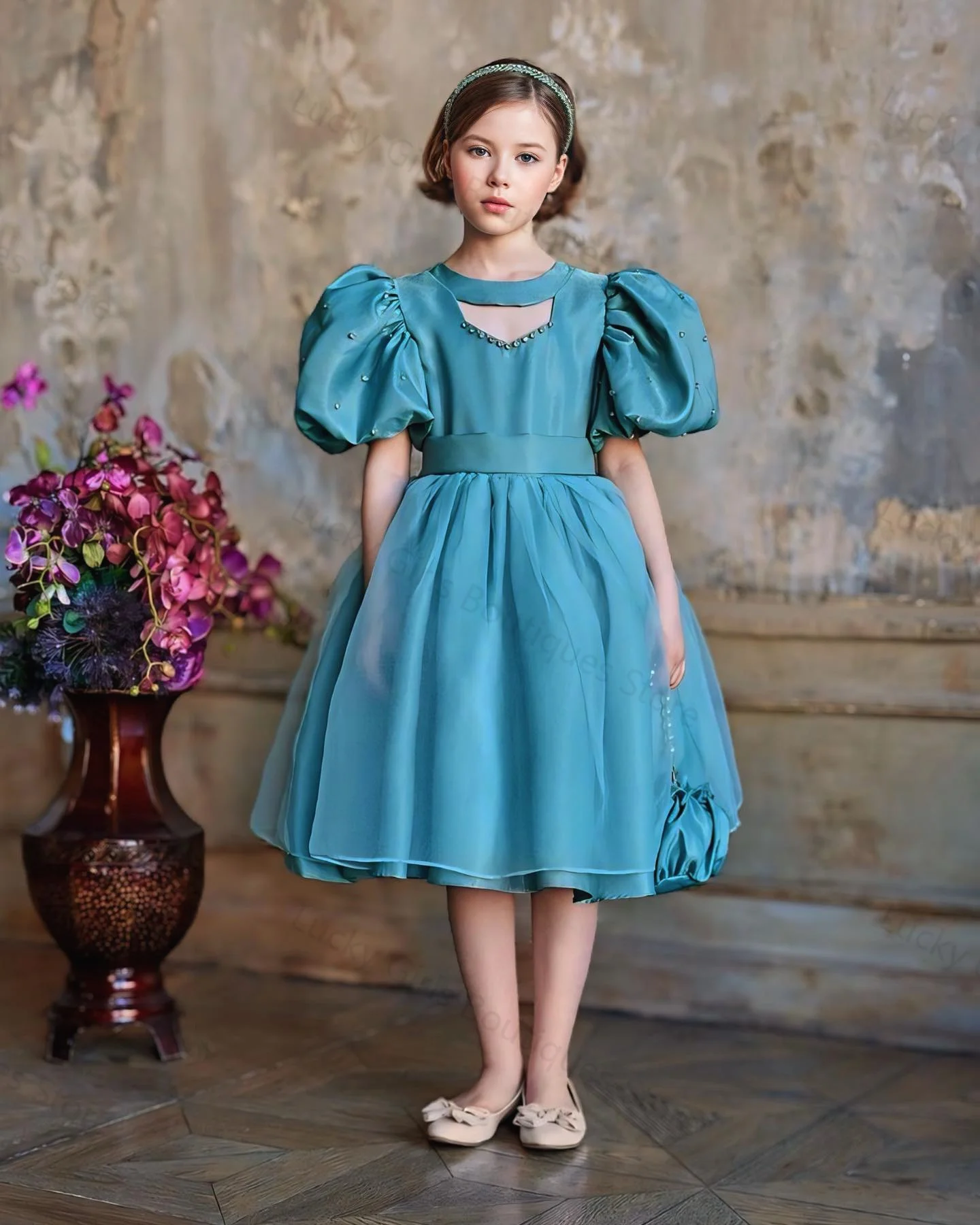 Vintage A Line Flower Girl Dresses Luxury Beads Little Girls Birthday Gowns Tiered Knee Length Children Photography Gowns