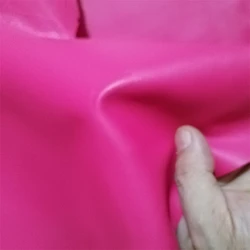 Pelle di pecora rosa scuro da 1mm. Pelle primo strato. Tessuto in vera pelle. Fai da te fatto a mano per borse morbide. All'interno. Intera pelle di pecora