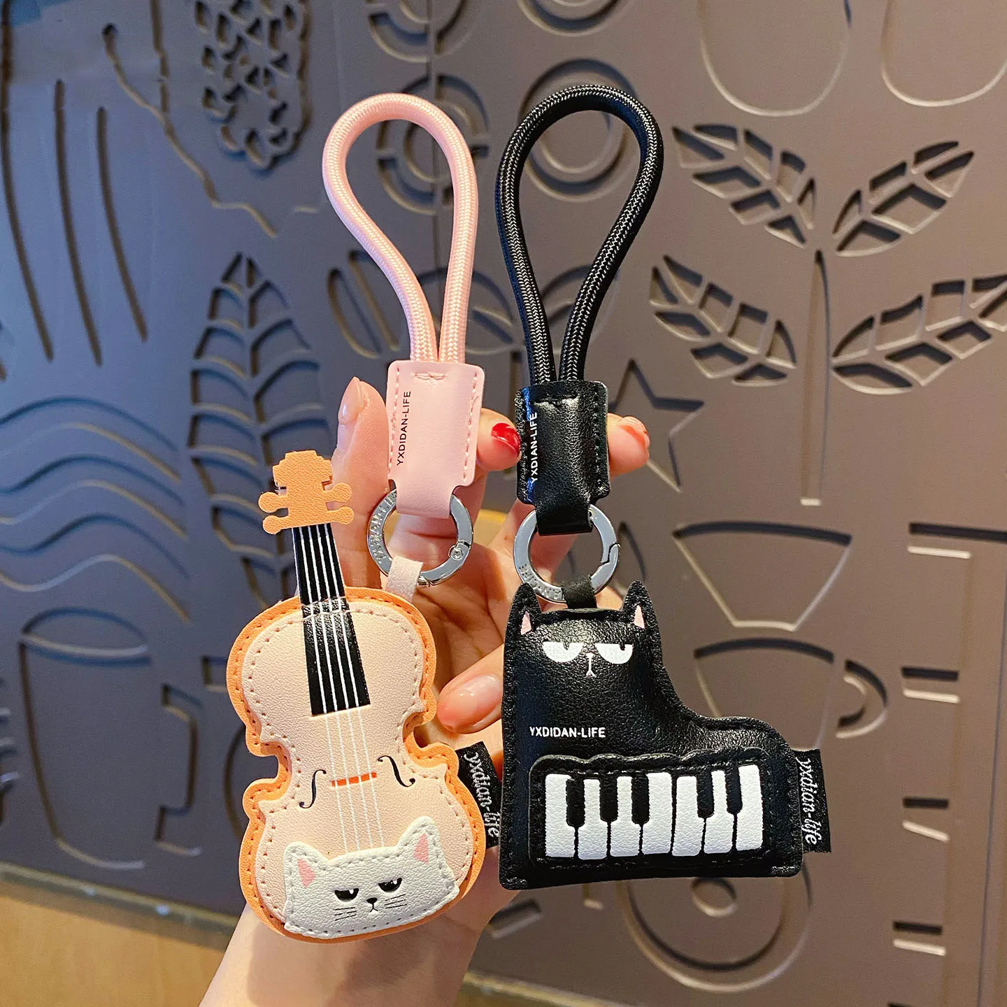 Fashion Leather Elegant Musical Instrument Black Cat Violin Keychain Guitar Piano Girl Bag Pendant Silver Ring Buckle Key Chains