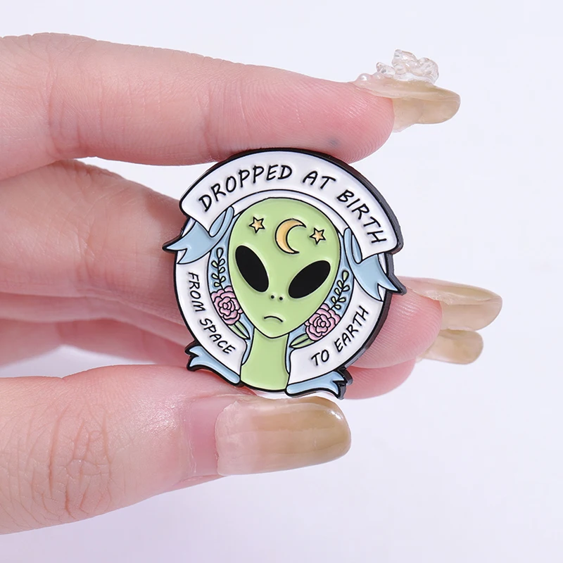 Punk Enamel Pins Green Alien Brooches Lapel Badges Clothes Hat Decorative Metal Jewelry Pins for Friends Kids Gifts Wholesale