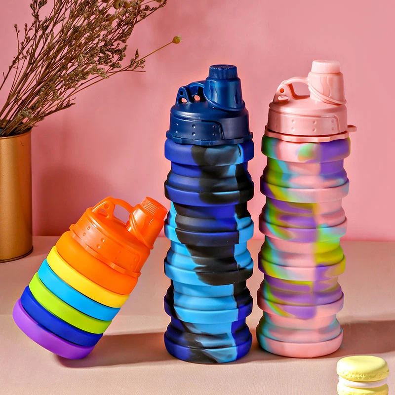 Tragbare zusammen klappbare Silikon wasser flasche mit Deckel Tarnung faltbarer Wasserkocher für Sport reise Trinkbecher mit Karabiner becher