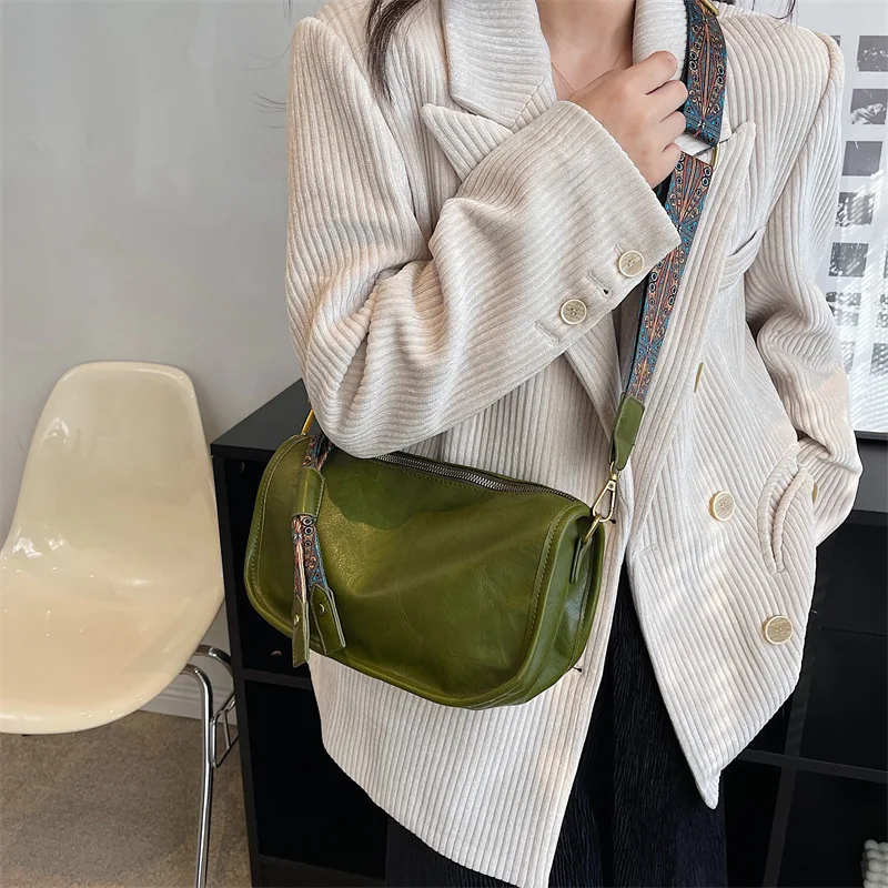 Explosive Shoulder Bag Dumpling Women\'s Popular Bag Female New Fashion Broadband Pillow Bag