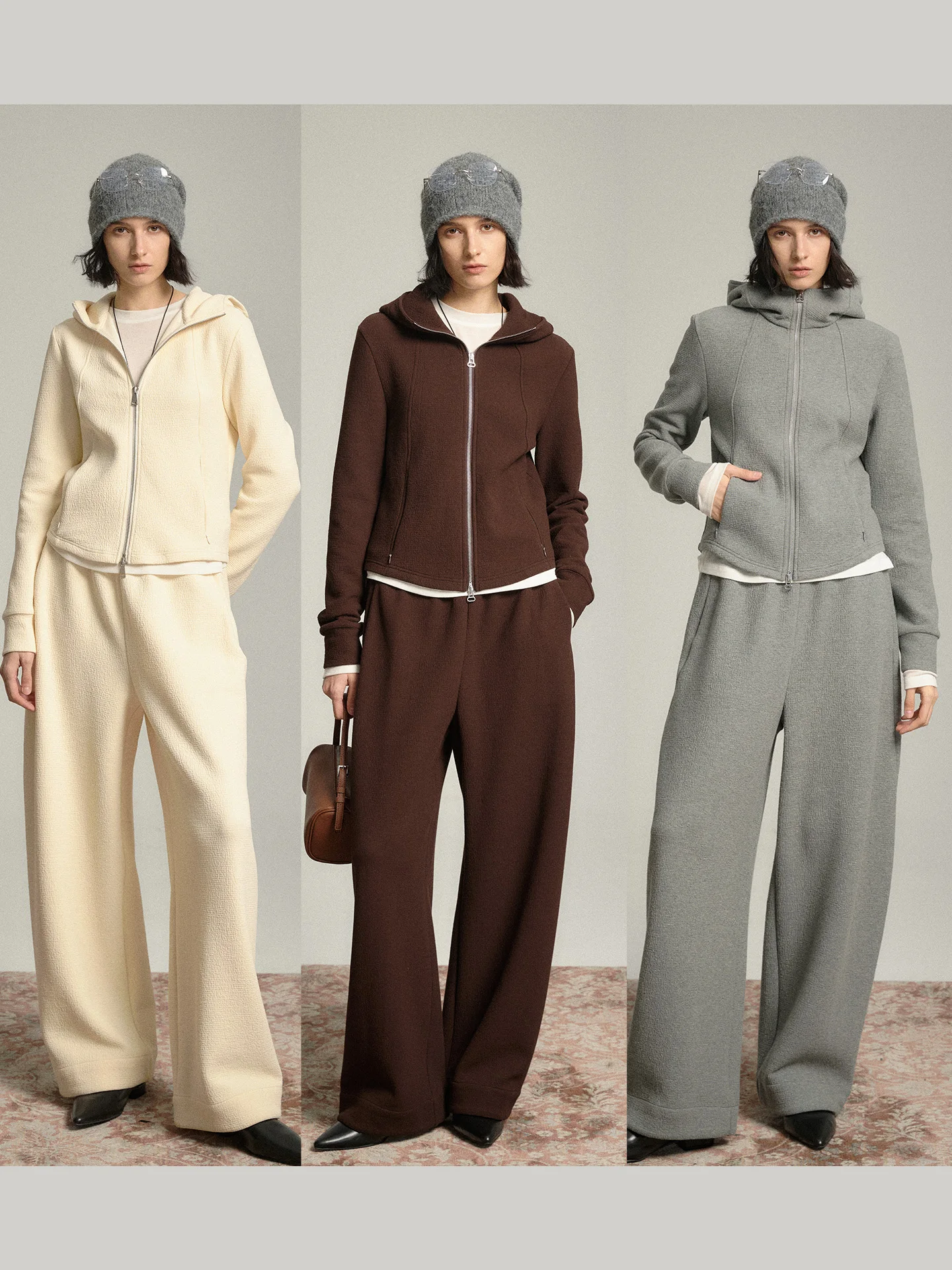 

Комплект из худи и брюк Fre Moi Store Pear: облегающий крой, текстурированный, с высокой талией, длинными рукавами, дышащий, из полиэстера и хлопка.