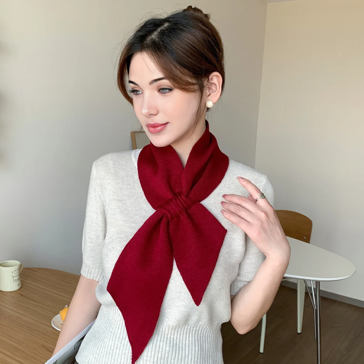 1 piece of elegant solid color cross scarf for women, simple daily matching, versatile and fashionable scarf.