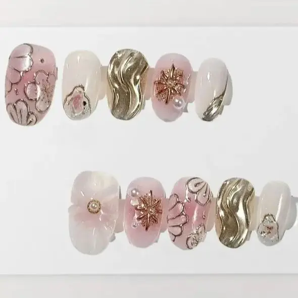 

10Pcs Cute Mini Flowers False Nails with Pink Gradient Sparkling Press on Nails Glitter Cat Eye Nail Art Sweet Pearls Fake Nails