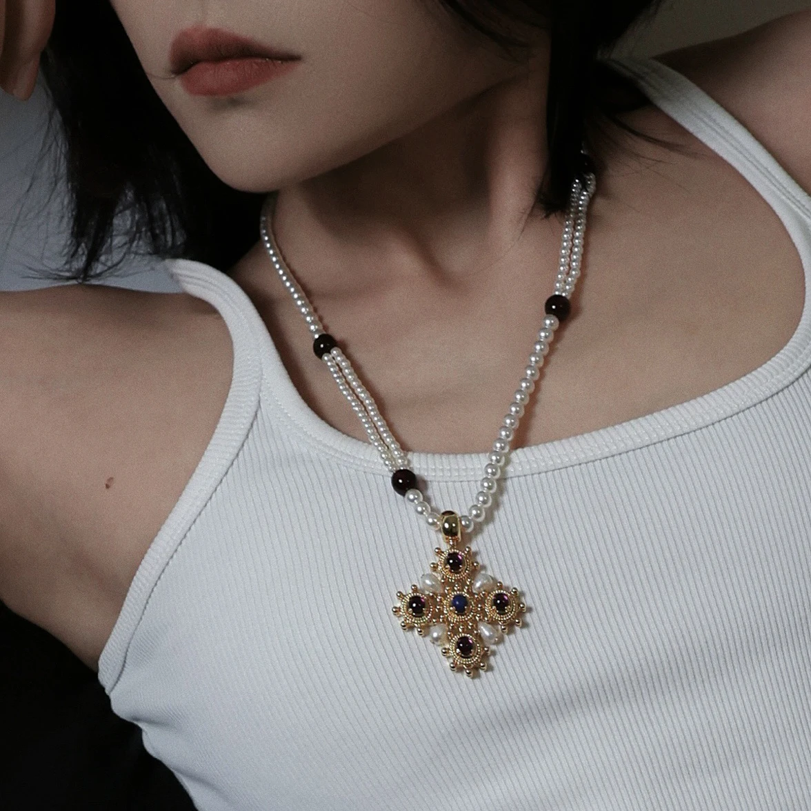 Vintage Brass Gold Plated Pearl Palace Gorgeous Pendant Necklace Woman Europe Top Quality Luxury Jewelry