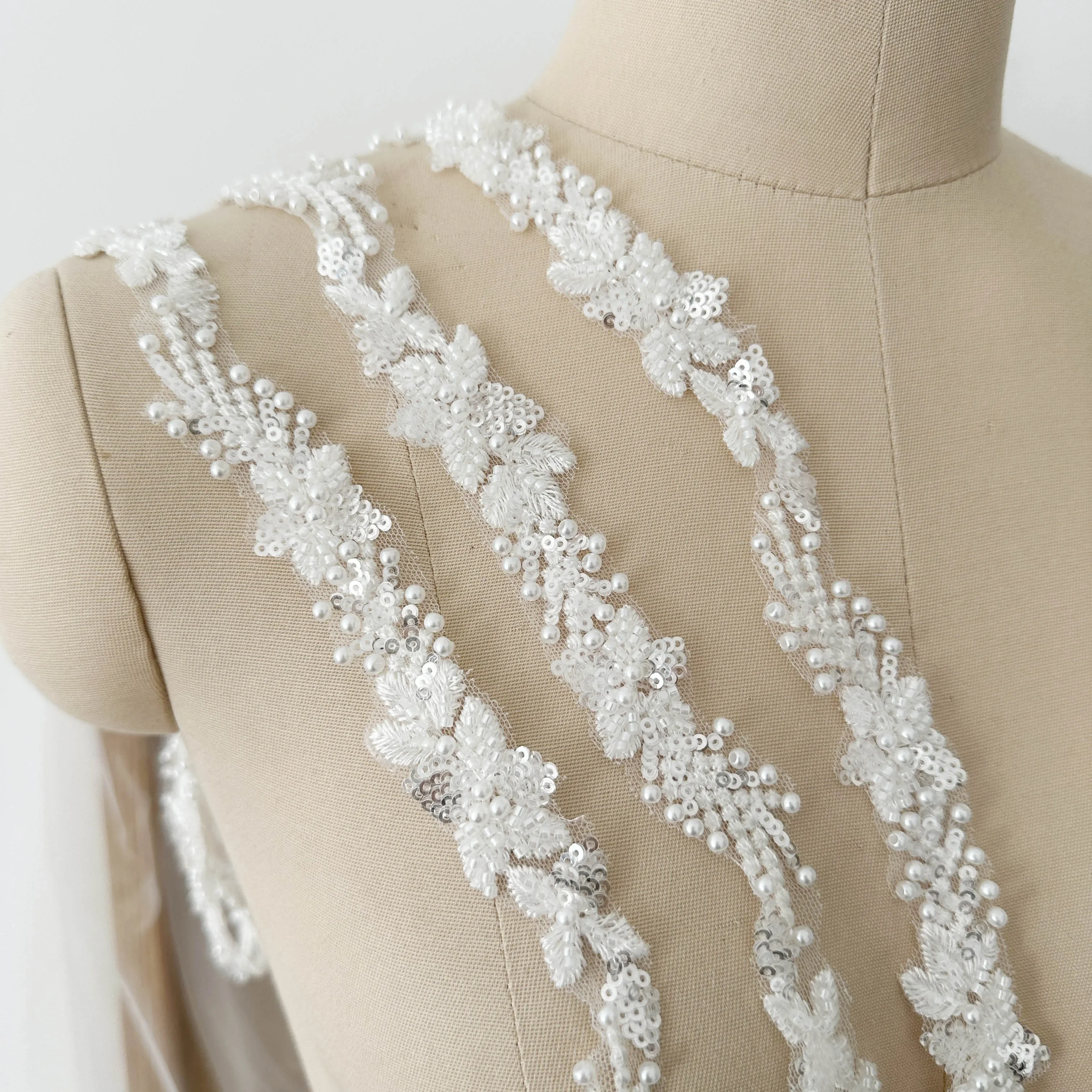 

13Yards/pack Superior Quality White Sewn Bead Lace Lace Head Veil, Wedding Dress,Decorative Accessories, Lace Handmade DIY