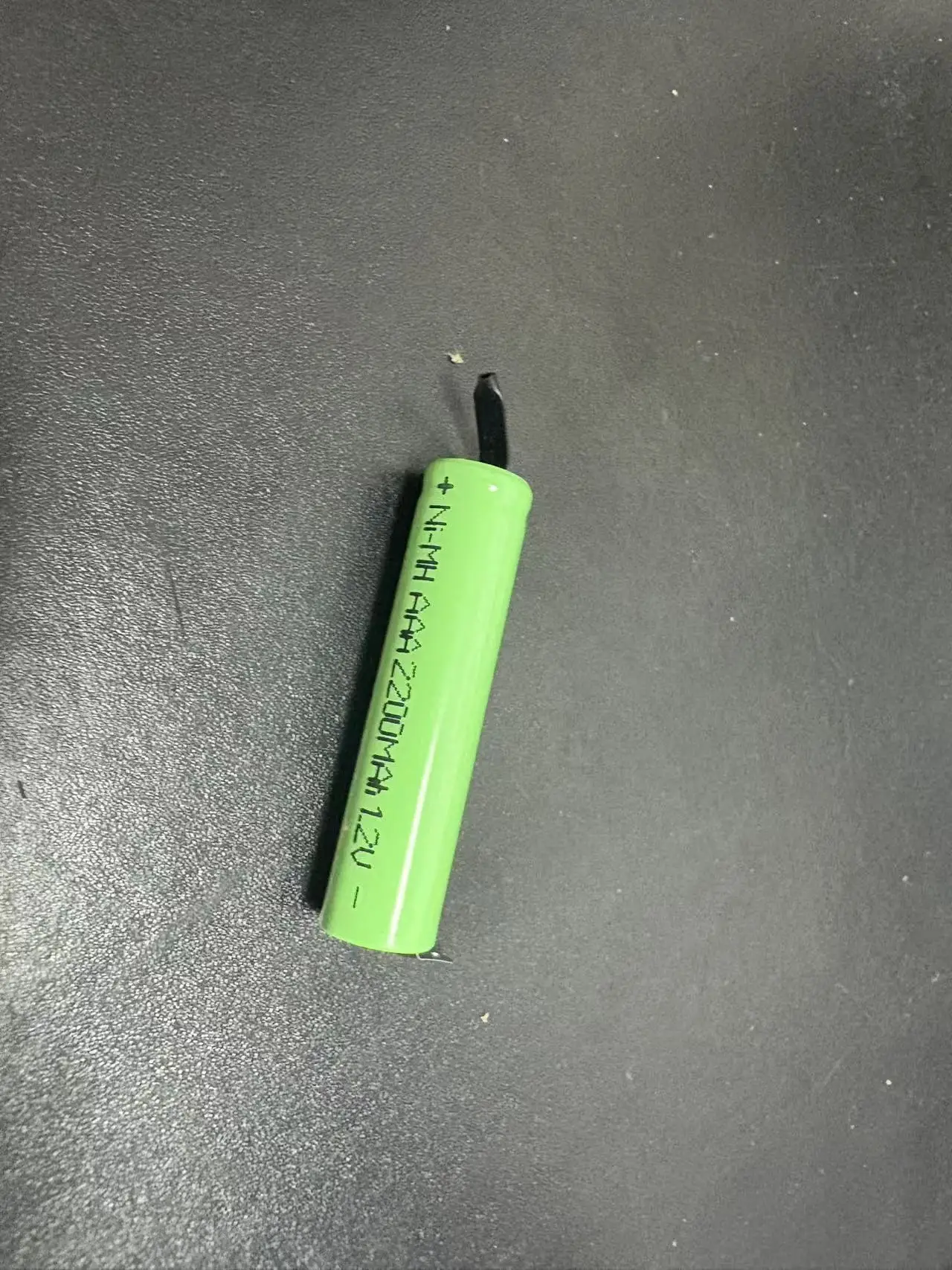 1.2V AAA 2200MAH No.7 rechargeable battery nickel hydrogen flat head electric shaver with sufficient capacity and solder pads