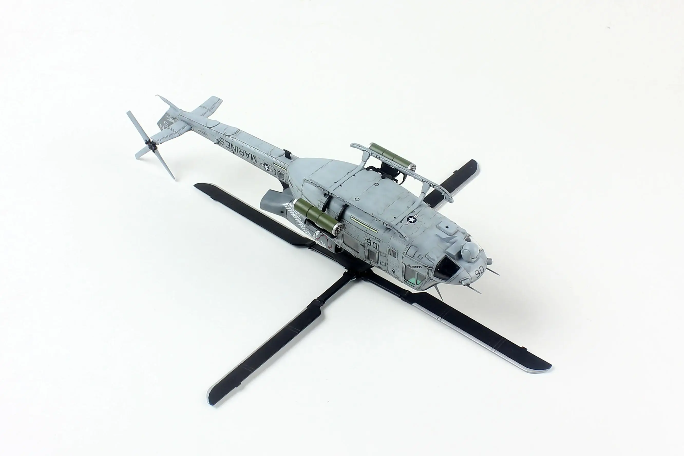 プラスチック製のヘリコプターキット,dm720018 1/72 UH-1Y \'venom \'usmc,プラスチックモデル