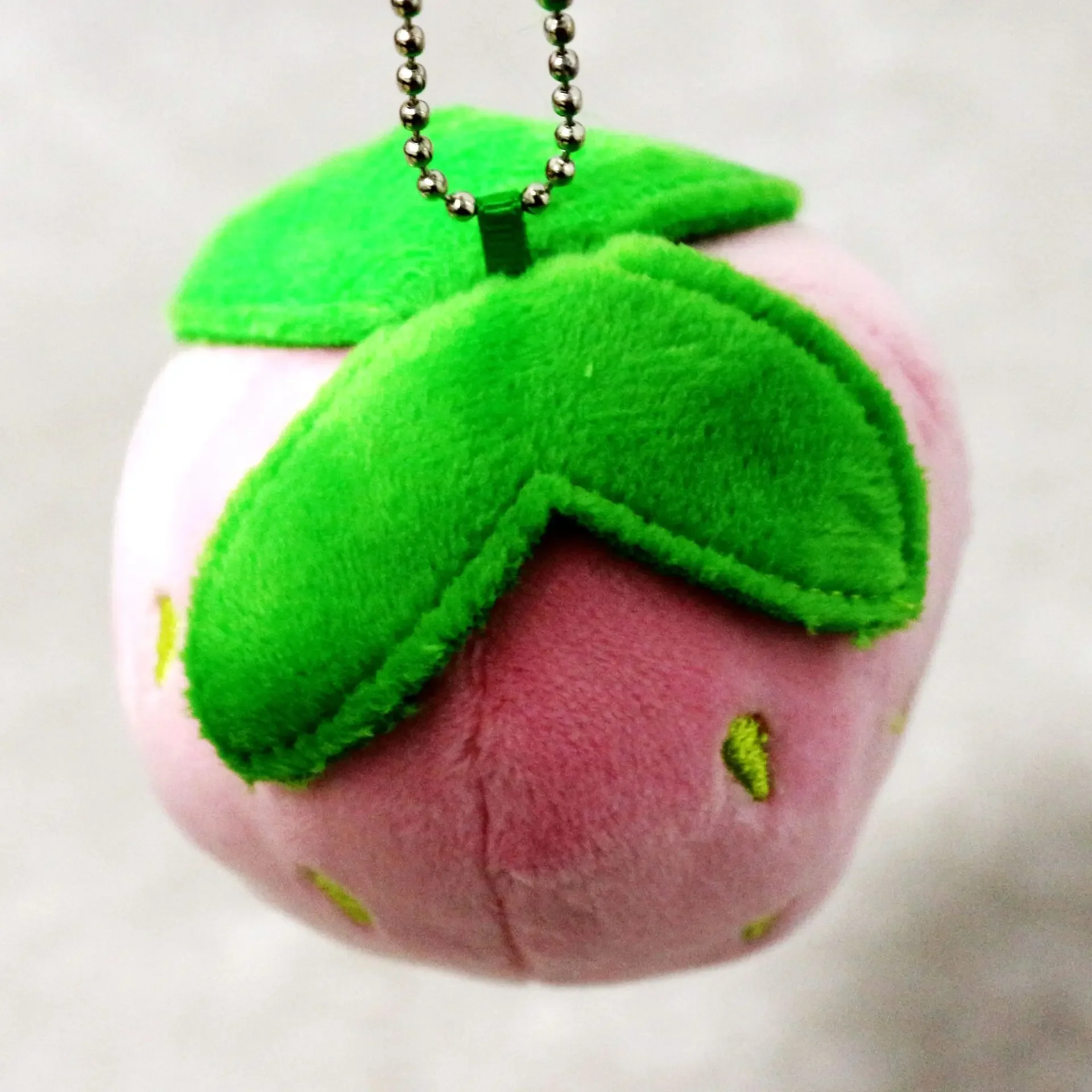 10cm Creative Simulation Strawberry Decompression Pendant Lifelike Funny Plush Doll Bed Bag Decoration Wedding Christmase Gift