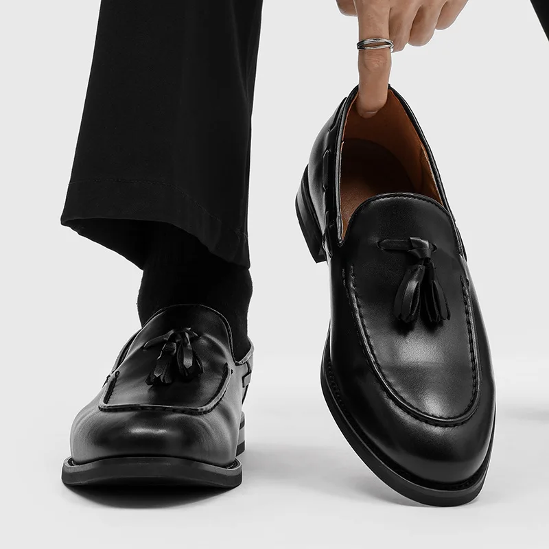 

Мужские кожаные туфли - лоферы с бахромой - повседневный британский стиль, корейская версия, модные цельнокроеные туфли.