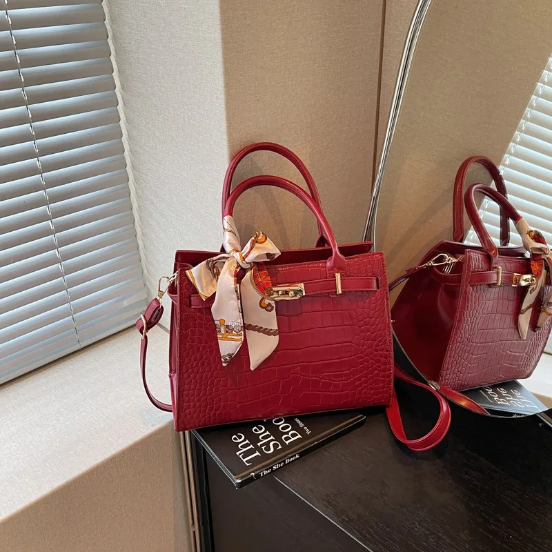 

2026 New Arrival Women's Crocodile Pattern Tote Bag - Niche High-Grade Large Capacity Handbag, Versatile Casual Shoulder Crossbody Bag for Ladies, Portable Top Handle Tote Purse for Daily Work Commute Shopping Travel