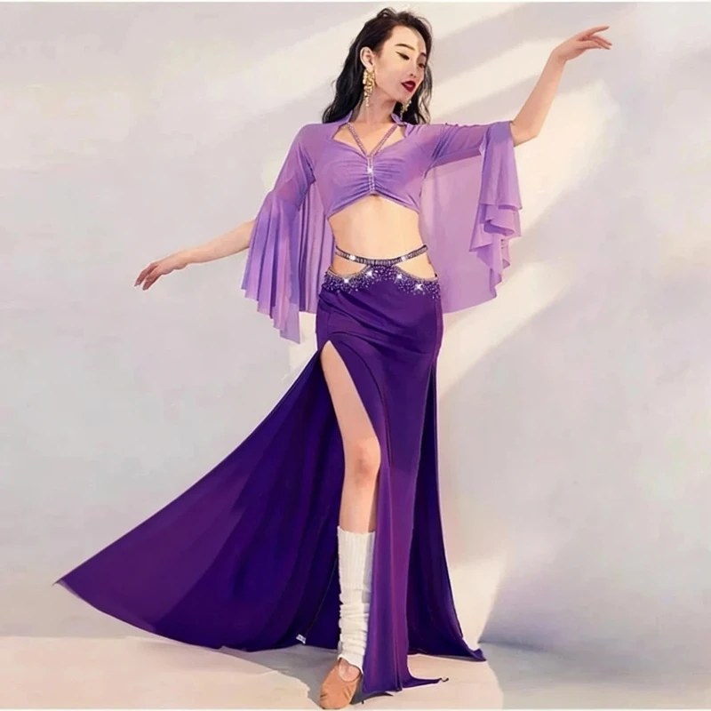 

Женский сексуальный комплект для танца живота из 2 предметов: длинная юбка и топ с длинными рукавами, украшенный стразами AB, для профессионального использования взрослыми женщинами.