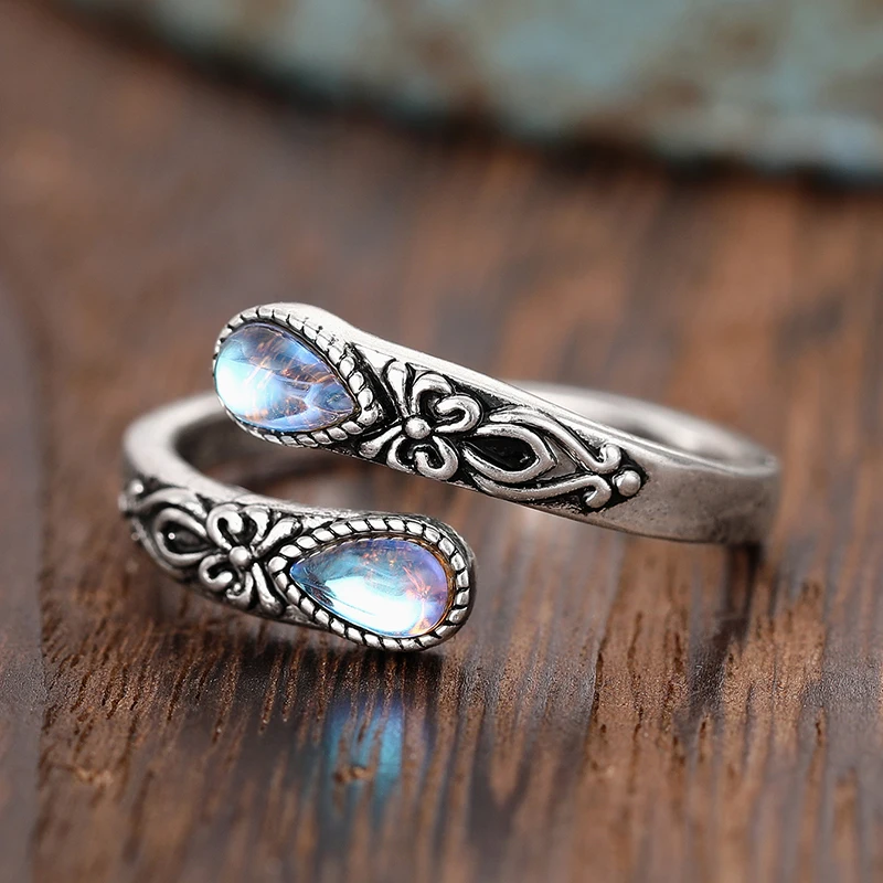 Huitan Exquisiter Öffnungsring im Vintage-Stil für Damen, Retro-Party-Schmuck, zarter Wassertropfen, Imitation Mondstein-Zubehör
