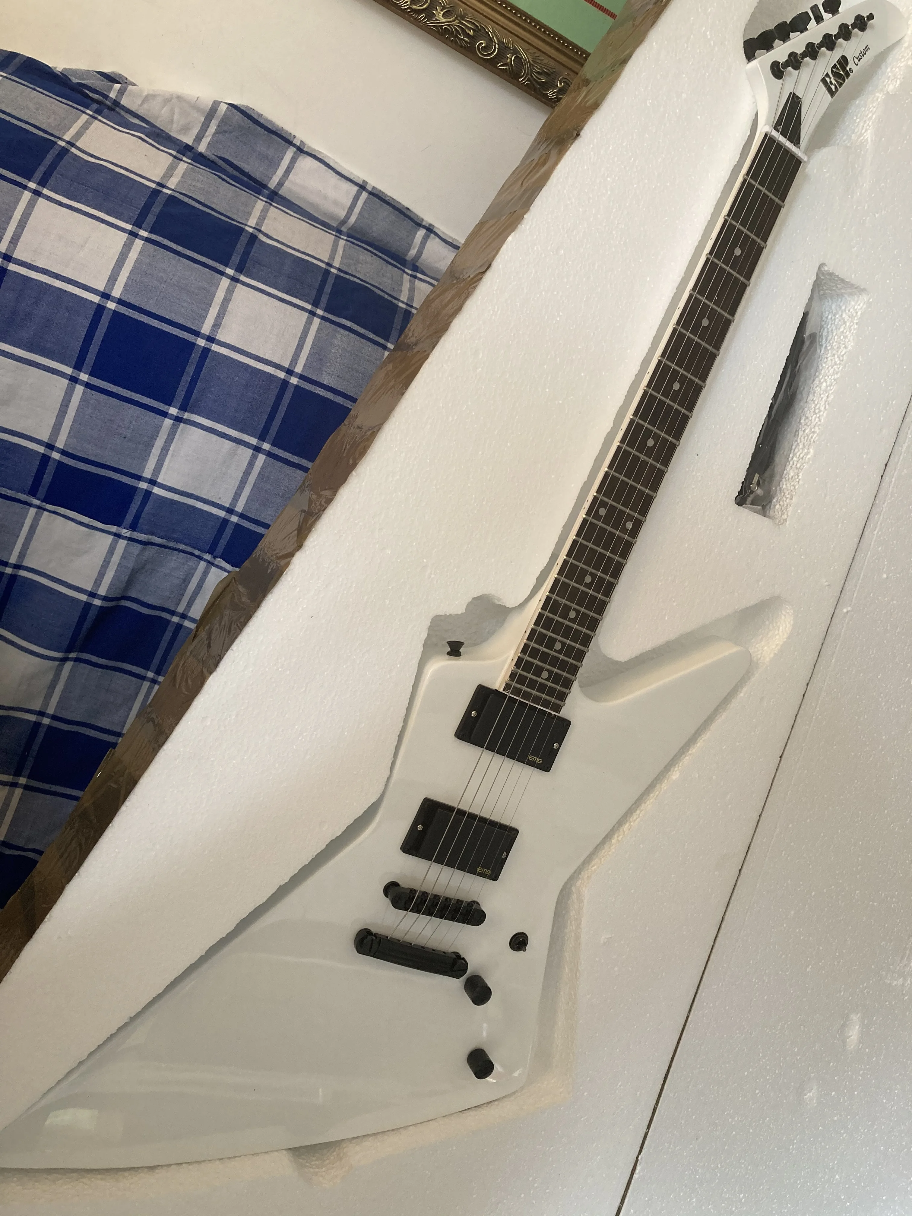 25-35 days Delivey)6 Strings Custom ESP Explorer -250 II Electric