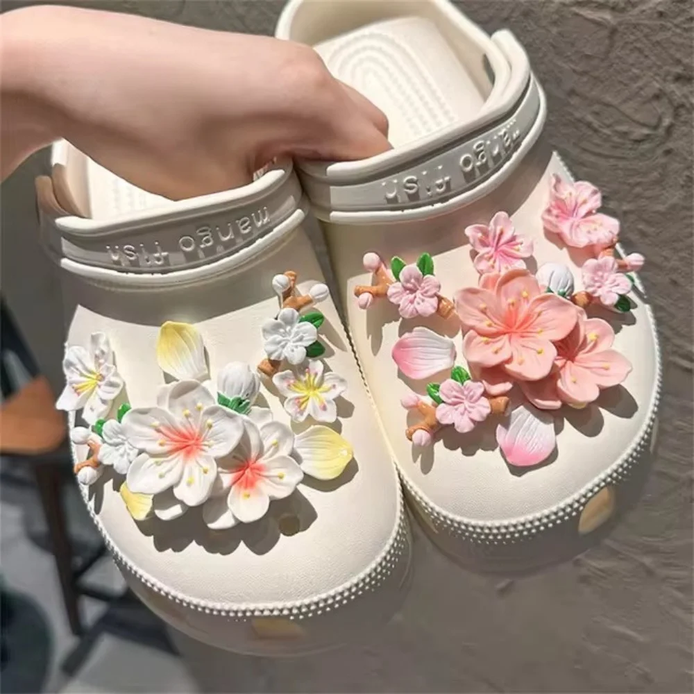 New Fashion Vibrant Multi-Color Flower Series Shoe Charms Detachable Diy Accessories For Clogs, Sandals, Beach Bags Party Gift