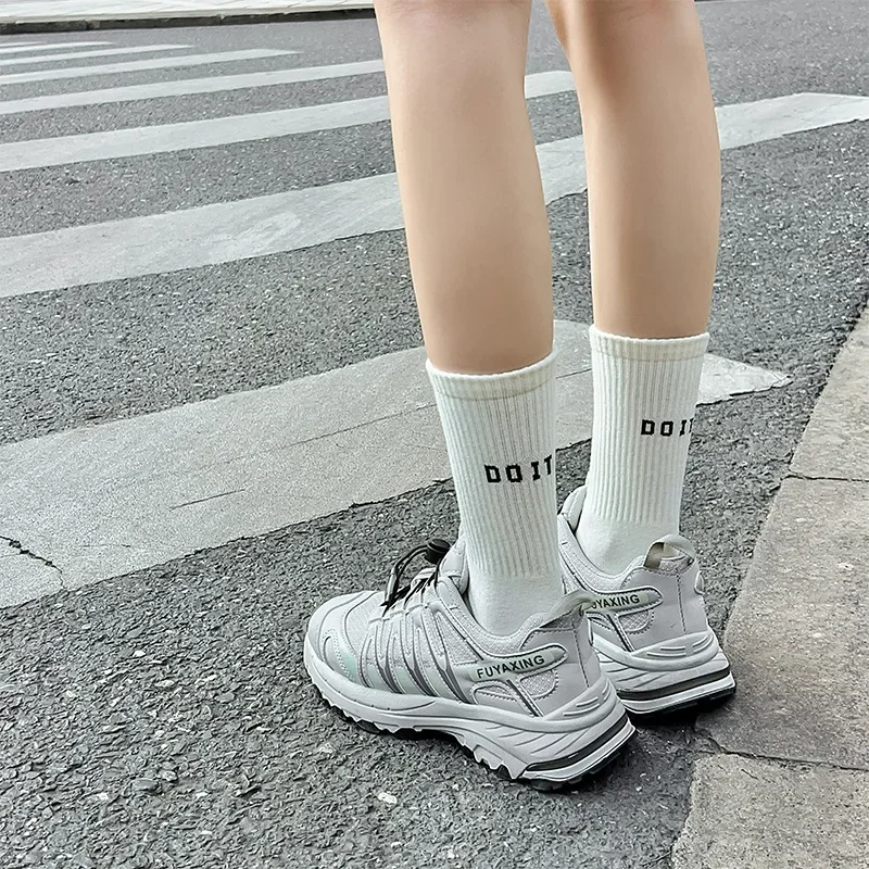 Chaussettes mi-tube taille haute en coton pour femmes, bas de sport, bas de style printemps et automne, vêtements d'extérieur, chaussettes roses