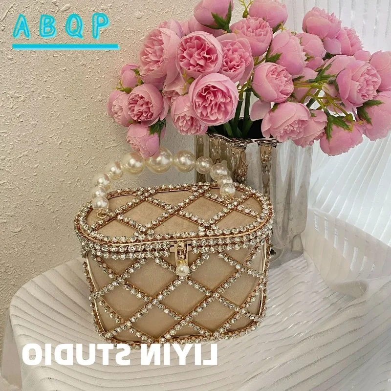 

Элегантная вечерняя сумка с французской металлической корзиной и хрустальными искусственными бриллиантами, ручка из искусственного жемчуга, полый дизайн, клатч для мобильного телефона