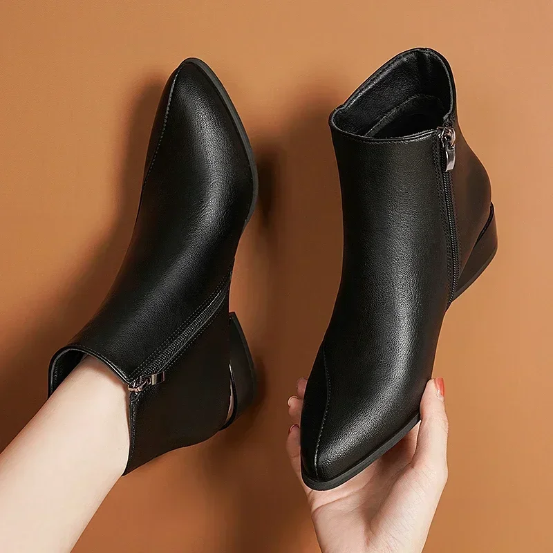 2026 Autumn/Winter New Fashion Pointed Zipper Panel Thick Heel Versatile Comfortable Women\'s Short Boots Casual High Heels