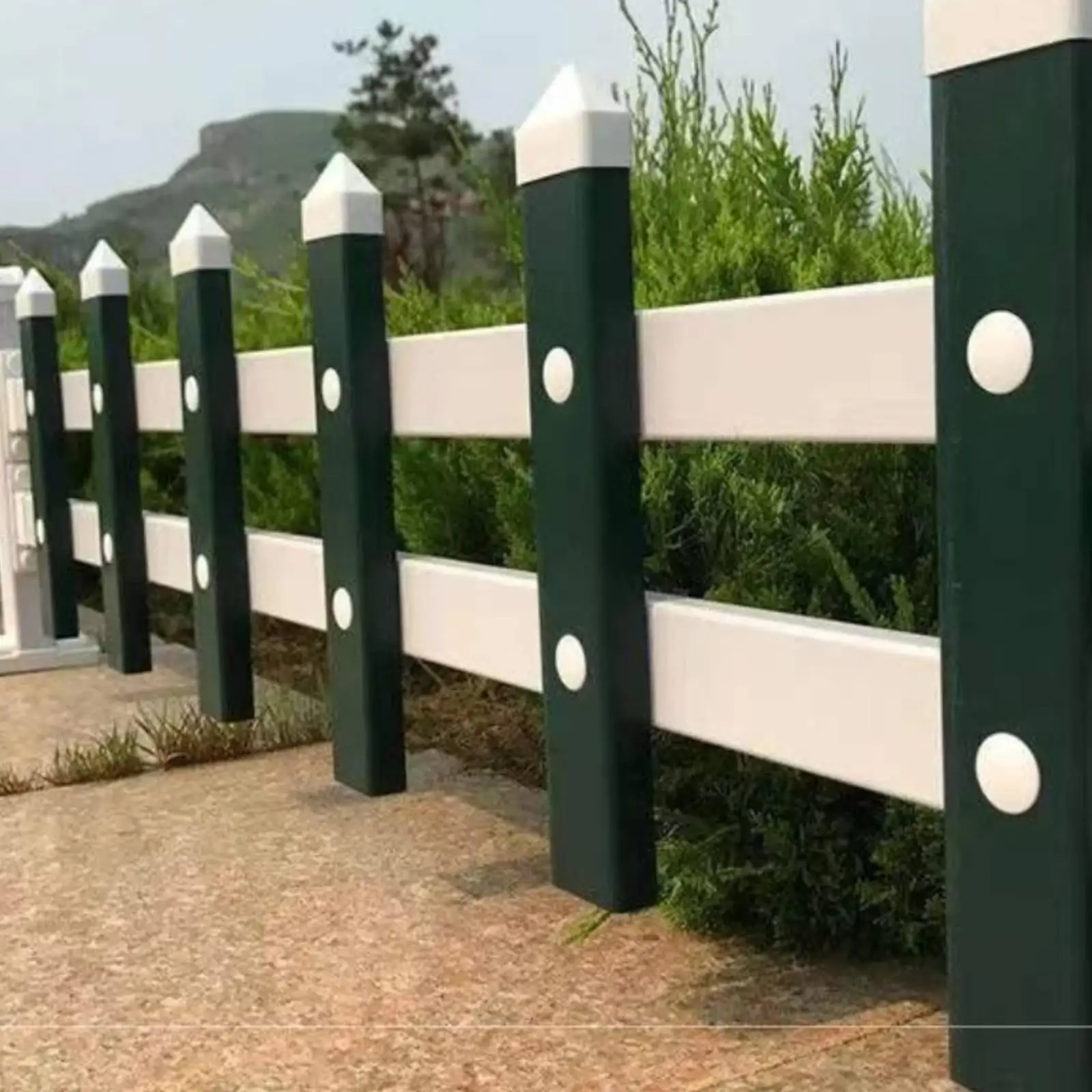 Durable PVC Picket Fence for Garden Outdoor Decorative Border with Steel Reinforced Core for Lawn Patio