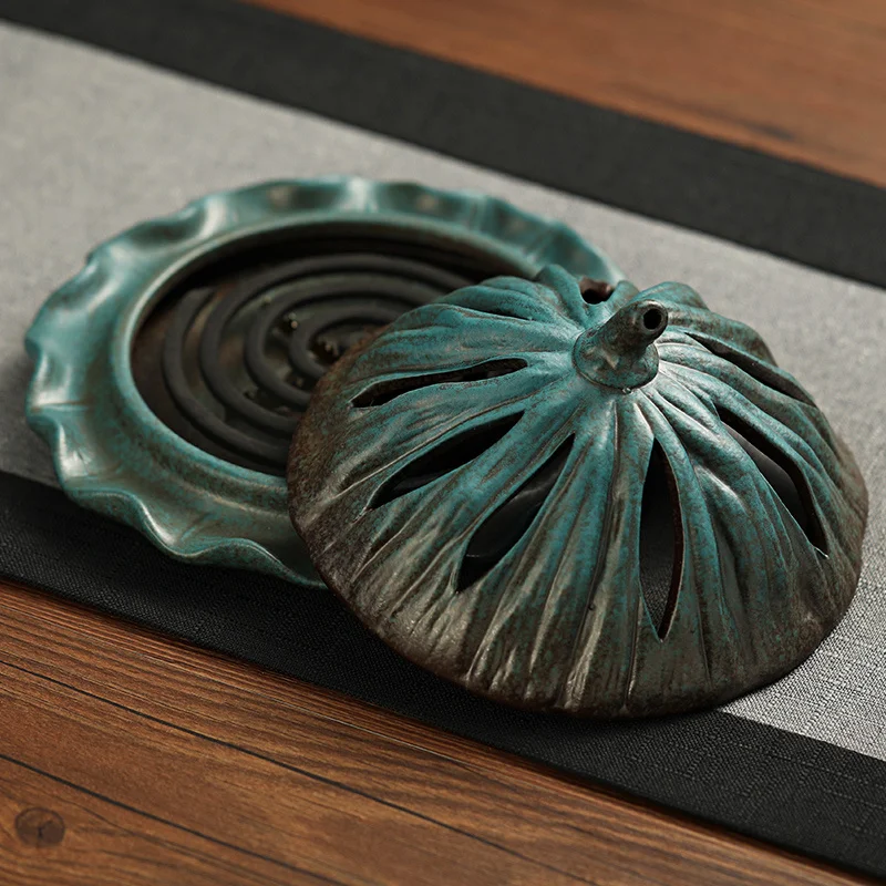 

Large Incense Burner Mosquito Coil Burner with Lid Creative Ceramic Lotus Pod Home Aromatherapy Burner Sandalwood Burner Tea Cer