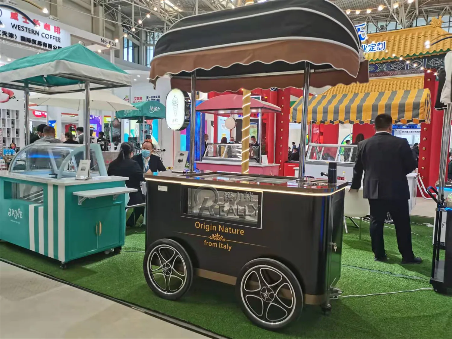 المقلية الزبادي عرض خزانة العربة ، خزانة عرض الآيس كريم المجمدة التجارية ، شاحنة صلبة باريد ، مصنع مخصص