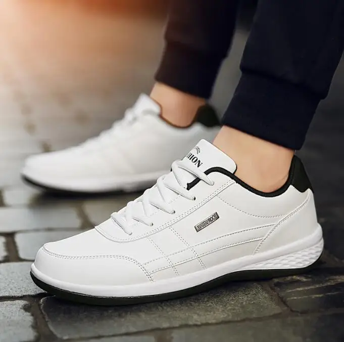 New men sneakers light casual fashion soft sole outdoor sports large size 45 46 white Men Vulcanized Shoes