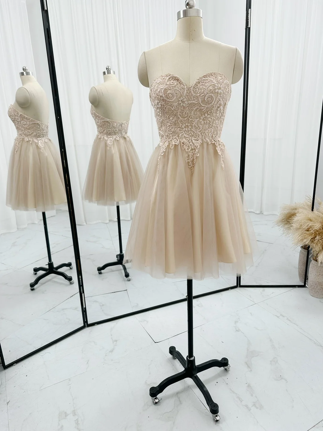 Champagne Color Tube Top Girly Elegant High -End Banquet Short Evening Dress Puffing Skirt M1194