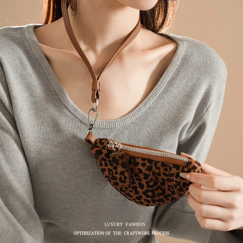 

Leopard Pattern Horn Coin Purse Hanging Neck Leather Retro Temperament All-match Storage Bag