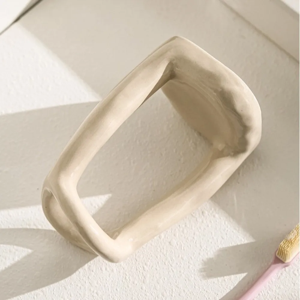 Nordic Style Ceramic Toothbrush Stand Vintage Multi-functional Ceramic Makeup Pen Storage Rack Hand-Made Minimalist