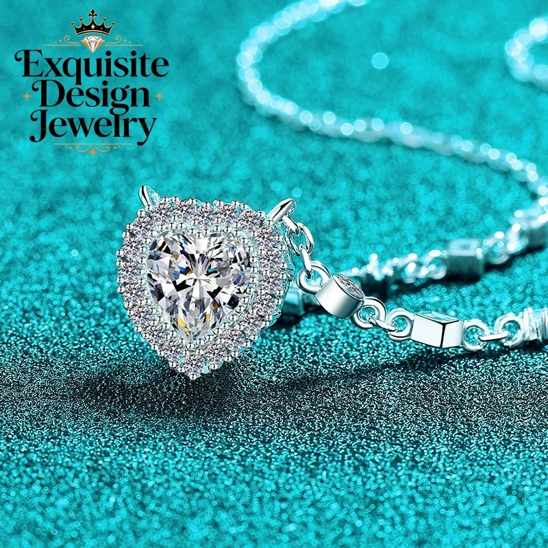 Exquisite Platinum PT950 Blinking 2-Carat Mossanite Necklace, Heart-Shaped Diamond-Set Pendant with a Delicate Collar Chain
