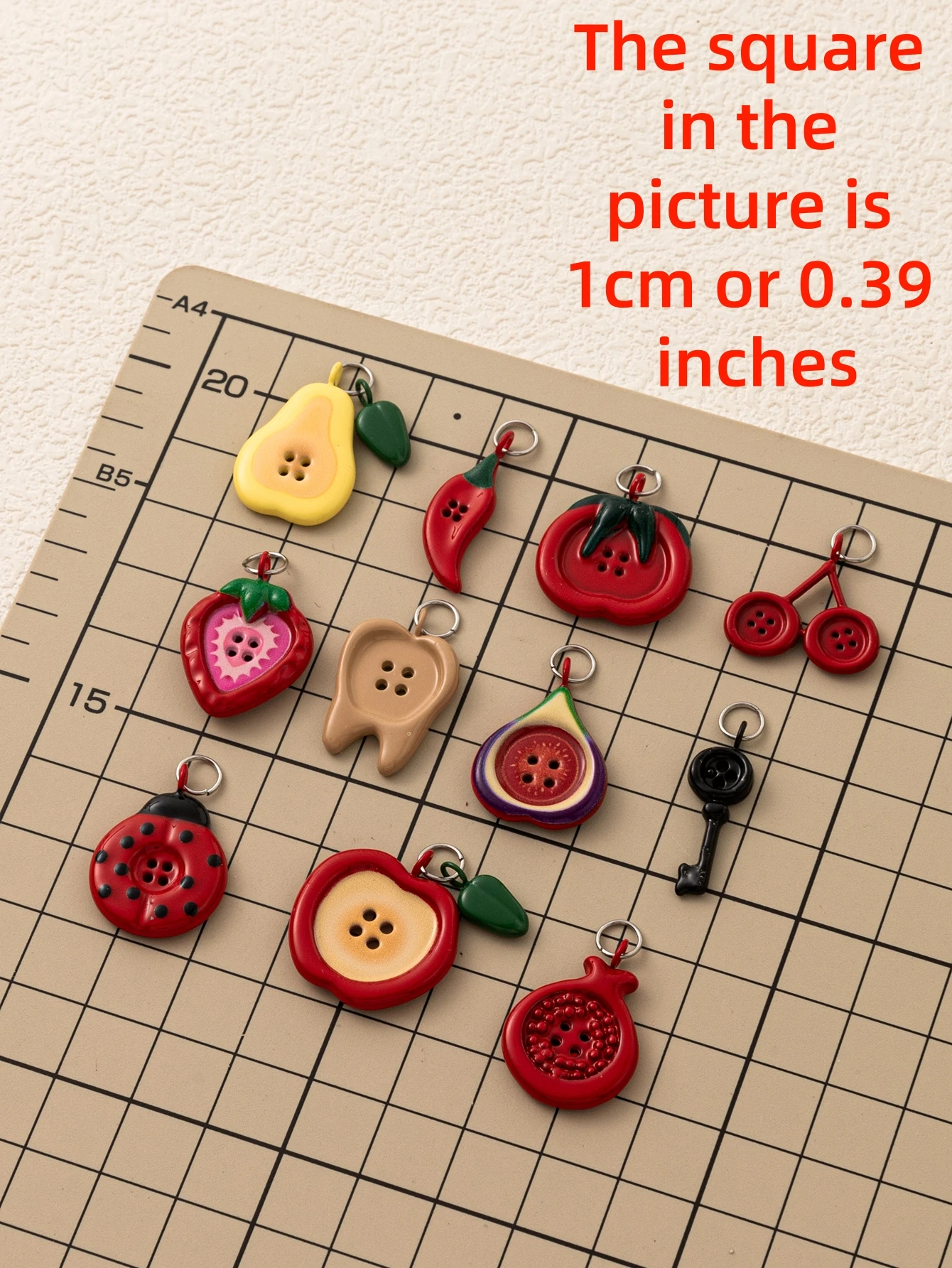 Frischer, einfacher, trendiger Frucht-Anhänger aus 316 Edelstahl, wasserdicht, farbbeständig, DIY-Anhänger mit Erdbeer- und Granatapfel-Motiv. – Detail 1