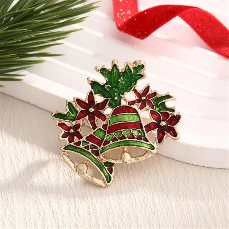 Fashion Christmas Sonwmen Flower Wreath Bell Brooches for Women Men Cartoon Enamel Rhinestone Pin Christmas Clothing Accessories