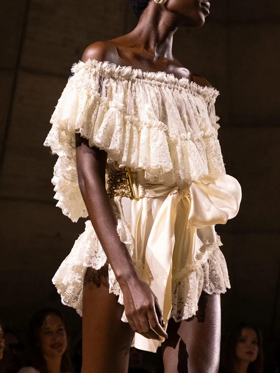 TWOTWINSTYLE Retro Romantiek Asymmetrische Kanten Jurk voor Vrouwen Slash Hals Korte Mouw Patchwork Satijnen Strik Mini Jurken Vrouwelijke