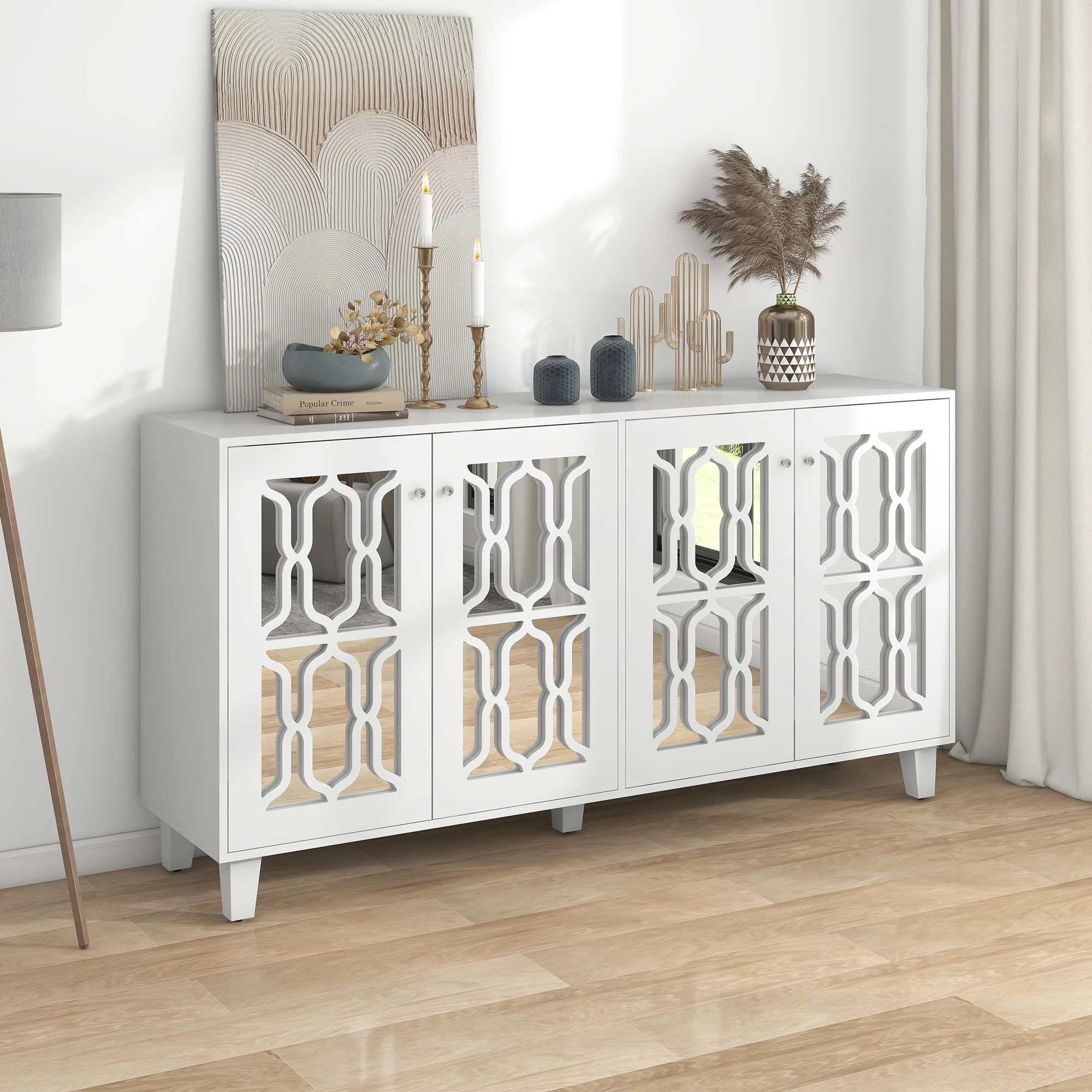 Weiß verspiegeltes Sideboard mit coolen Kristallgriffen, vier Türen mit beweglichem Laminat. Für Wohn- und Esszimmer 160 x 40 x 84 cm