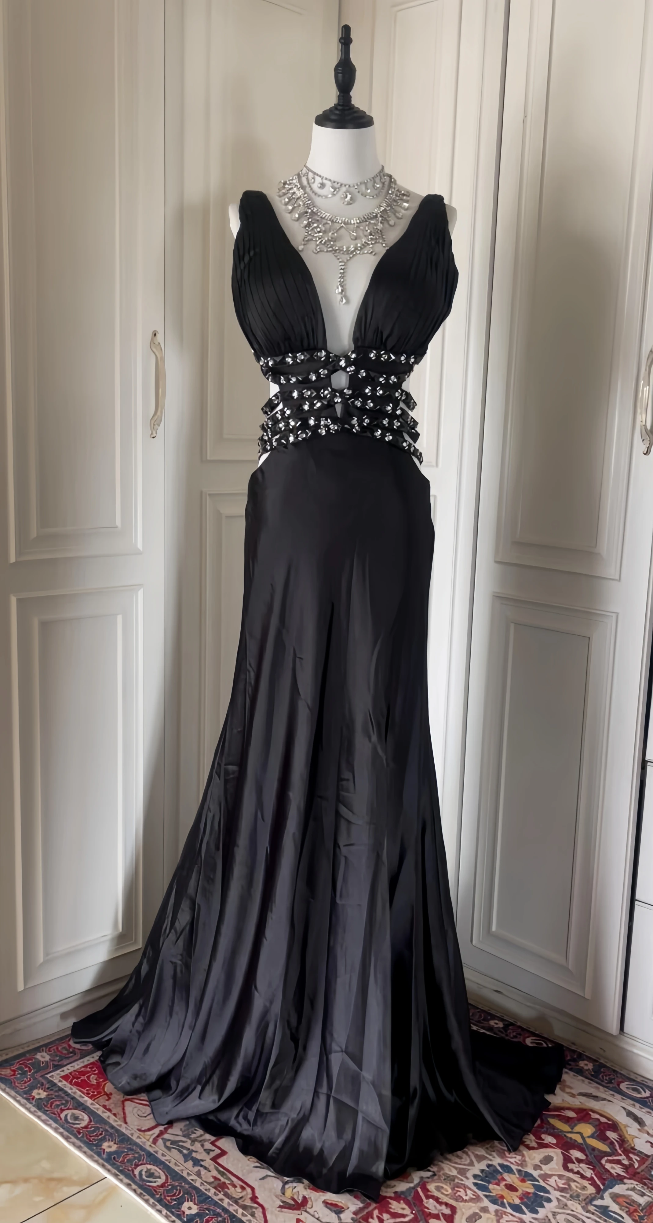 Sexy Open Back Black Evening Dress Sleeveless Cutout A-Line Skirt Deep V-Neck Fishtail Special Occasion Party Prom Dress