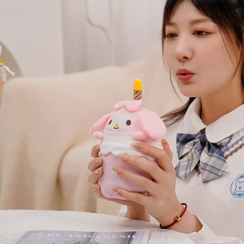 سانريو سينامورول كعكة عيد ميلاد أفخم لعب ، كورومي بلدي ميلودي ، كلب بورين ، كاواي دمية الكرتون ، يمكن الغناء والهدايا فلاش