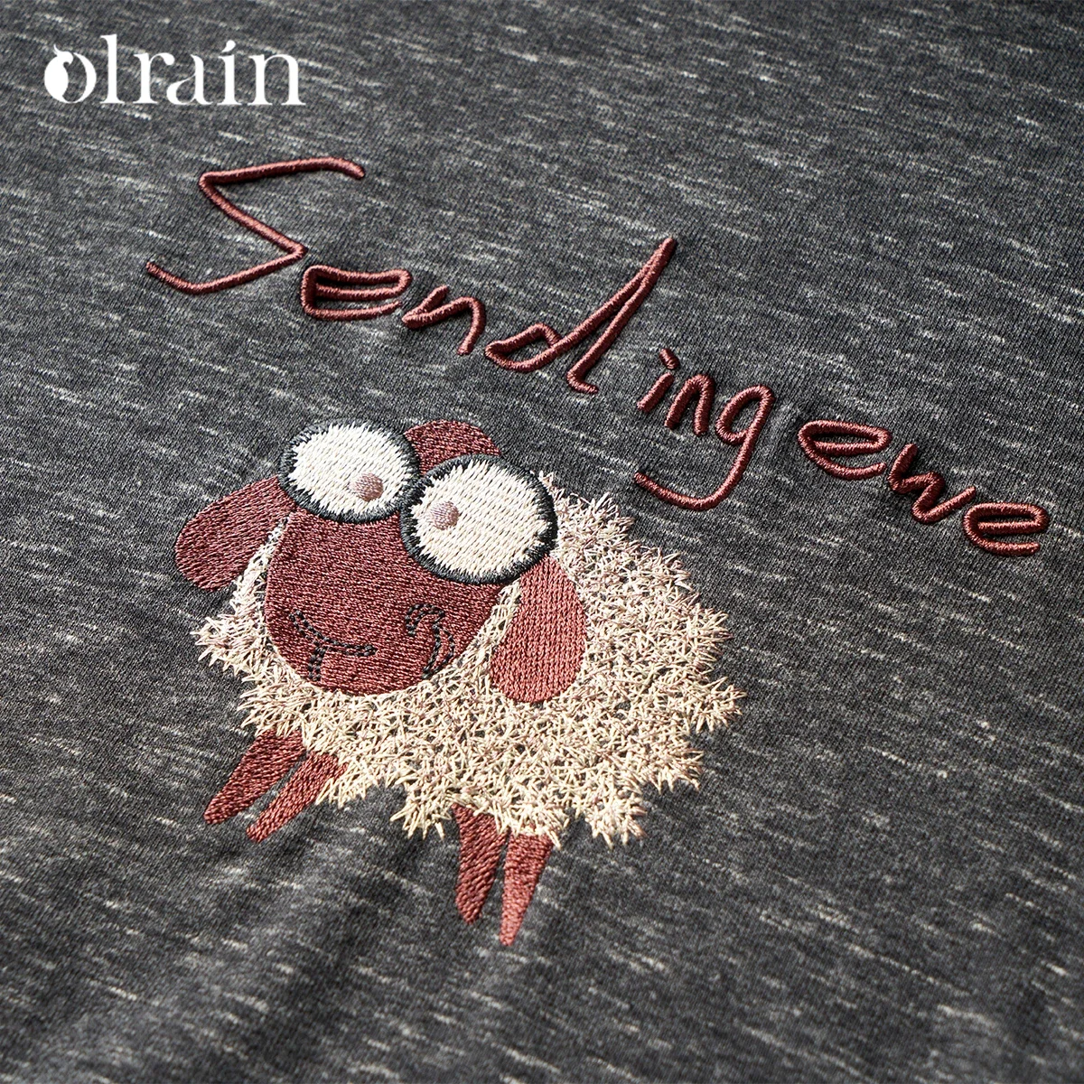 เสื้อยืดปักลาย OLrain รุ่น Autumn 2025 ทรงตรง ผ้าถัก แขนยาว คอกลม สไตล์ลำลอง เรียบง่าย รุ่น M57CT96120