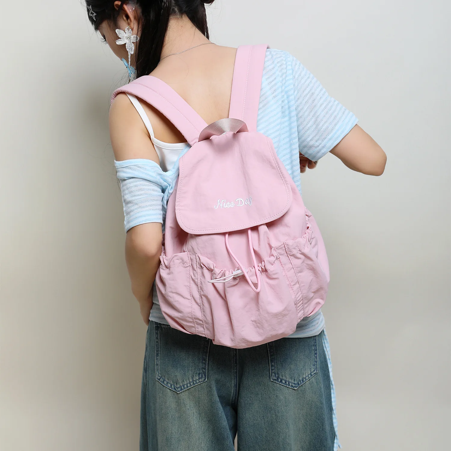 

Pull rope clamshell student schoolbag Lightweight nylon cloth waterproof travel ladies backpack